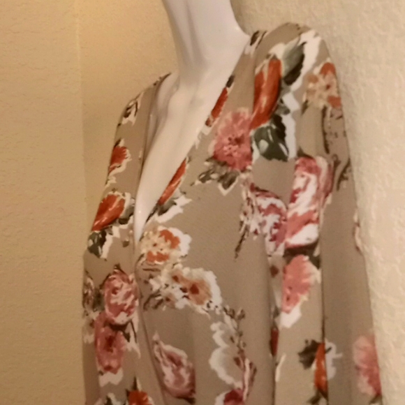 See You Monday Floral Trumpet Sleeved Romper - Picture 3 of 13